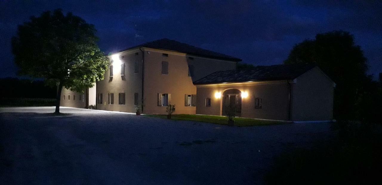 Agriturismo Vitae Fabbrico Bagian luar foto